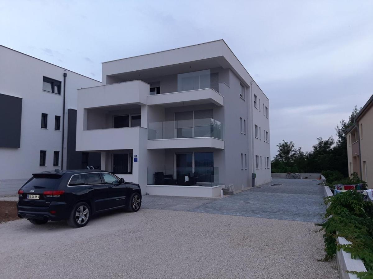 B & R Summer Breeze Apartments Nin Exteriér fotografie